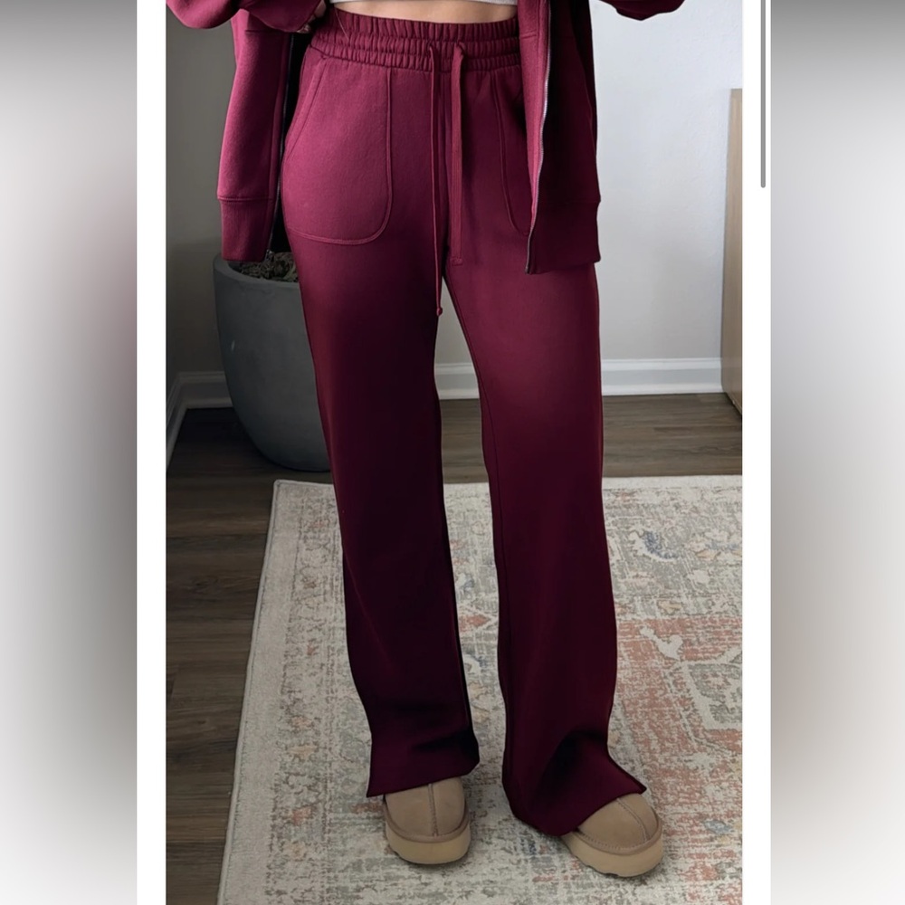 Wide Leg Sweats /
Burgundy